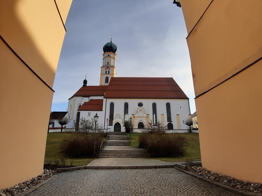 Außenansicht der Wallfahrtskirche St. Leonhard
