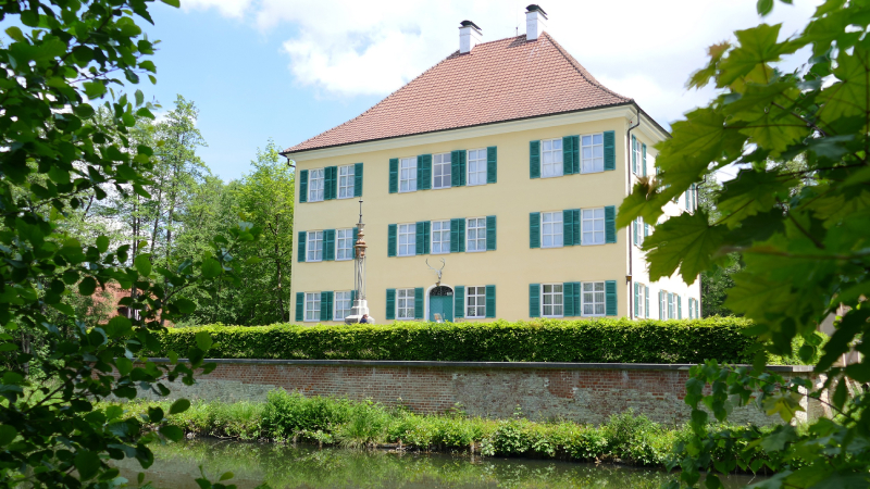 Wasserschloss im Sommer in Unterwittelsbach