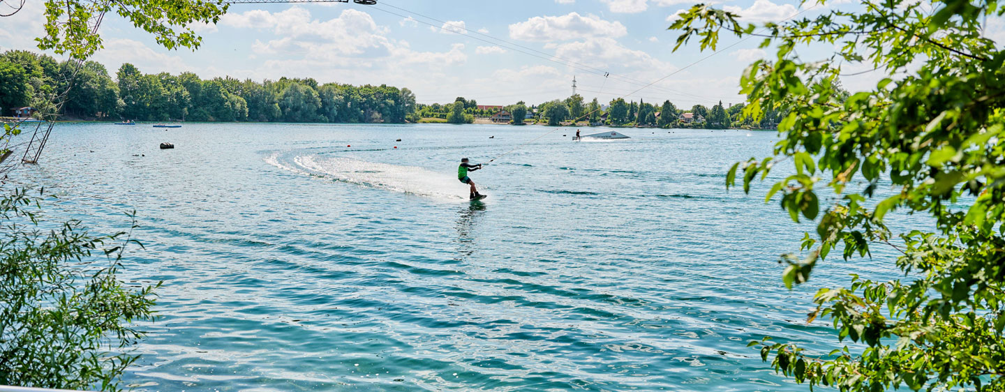 Wasserski-Fahrer auf dem Friedberger See